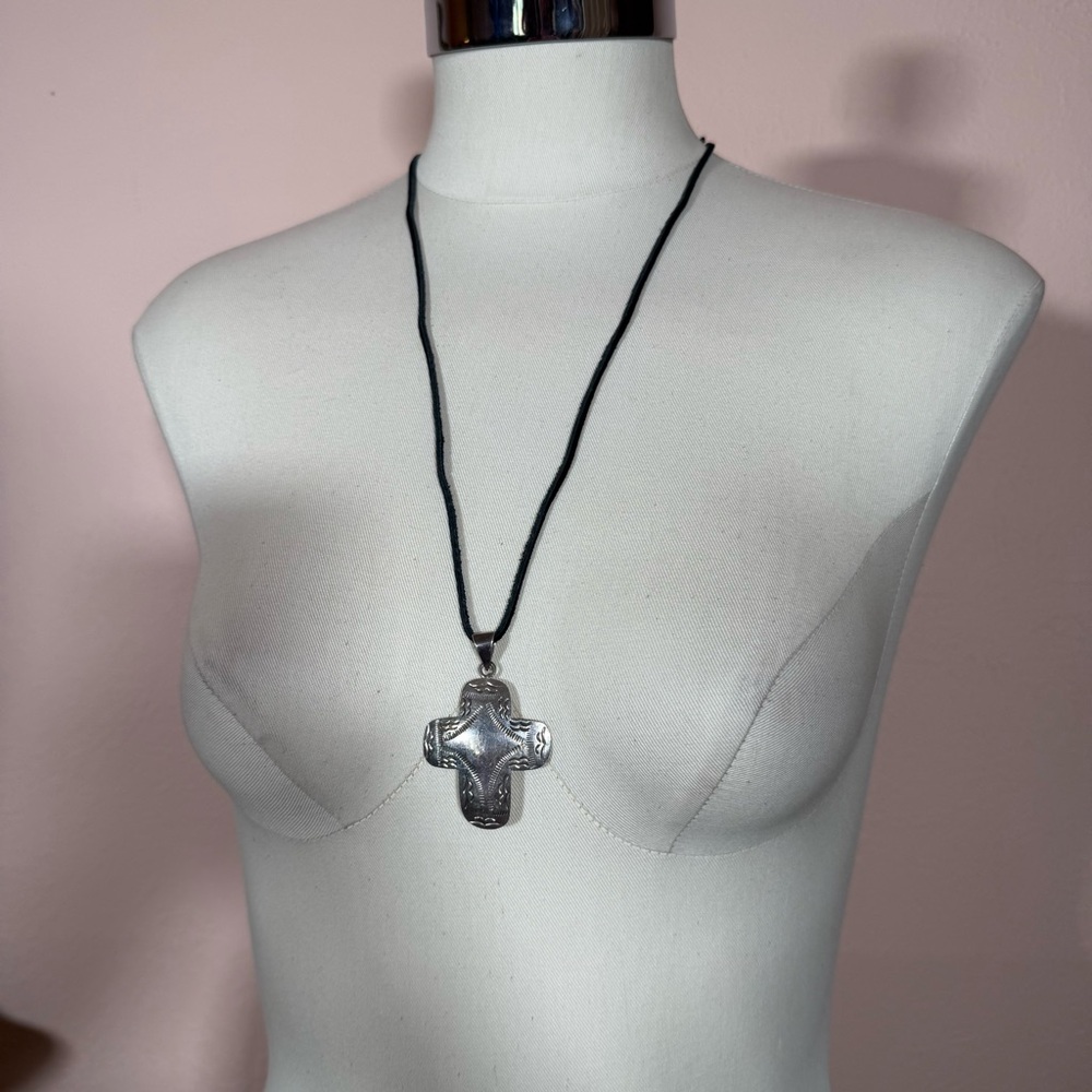 Taxco Vintage 80’ Southwestern Sterling silver oversized cross pendent necklace - Picture 4 of 17